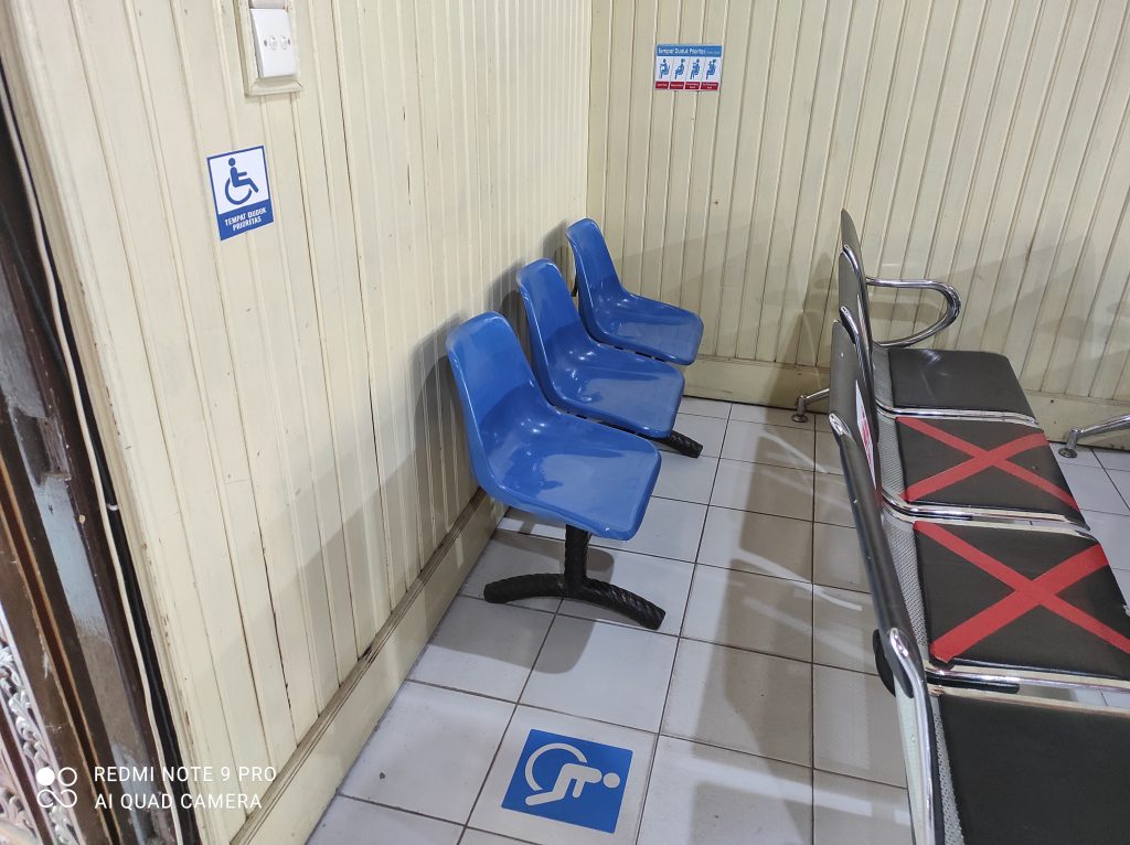 Disabilitas Kursi Prioritas Ruang Sidang