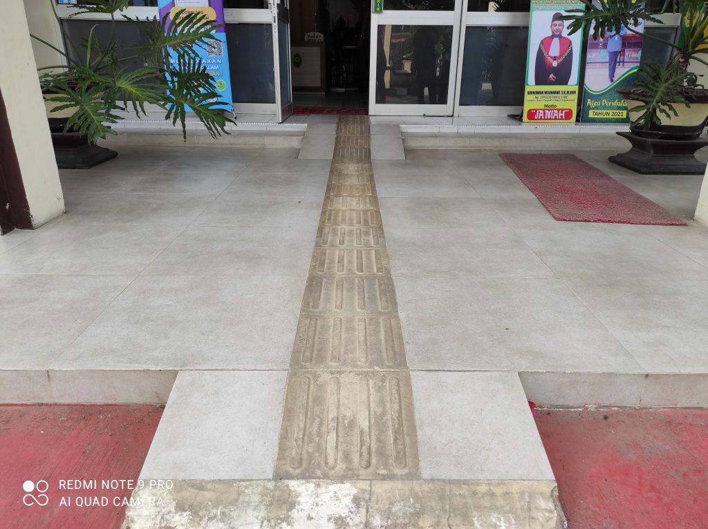 Disabilitas Bidang Miring dan Guiding Block